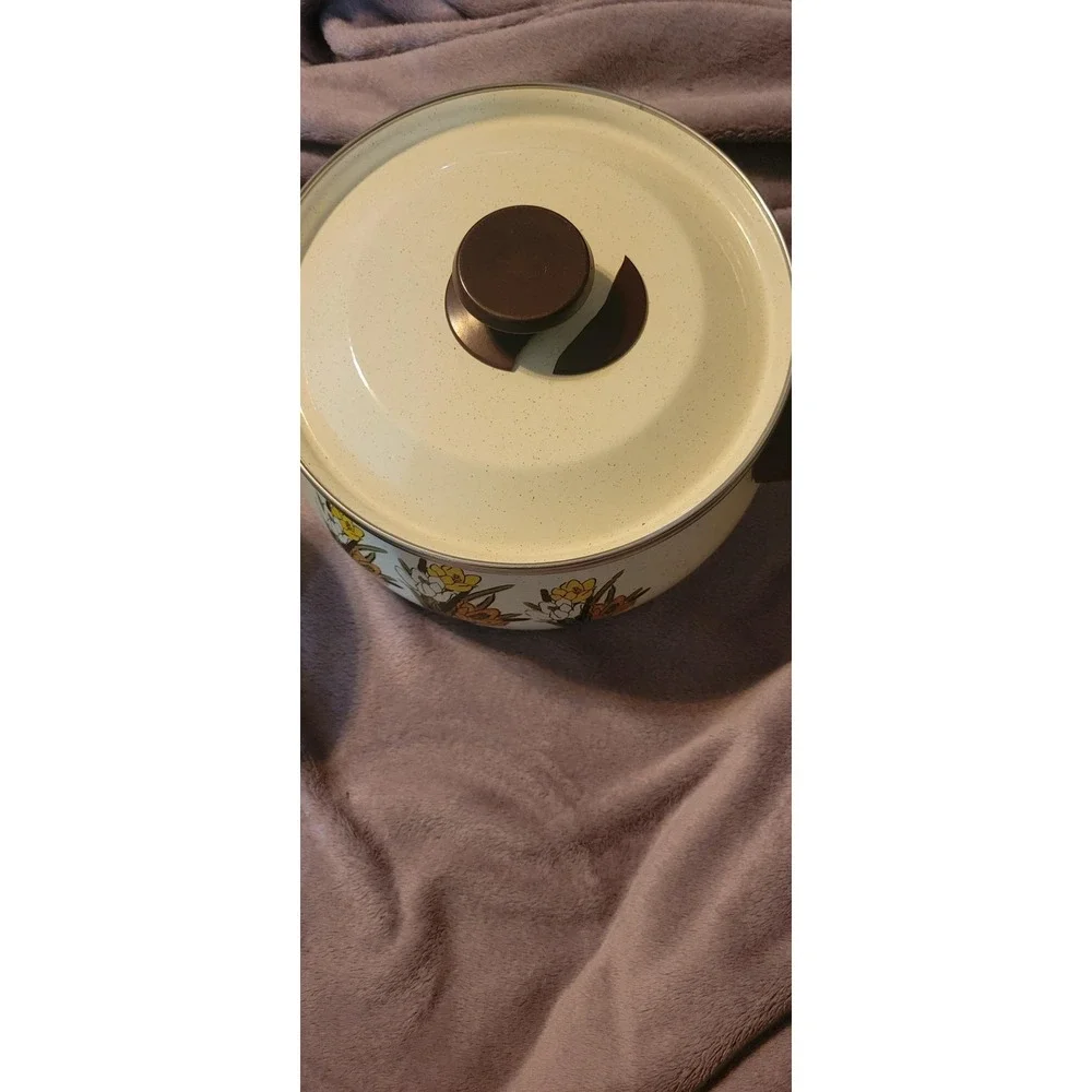 Vintage Enamelware Stock Pot with‎ Lid Cream Floral Crocus Pattern Brown Handles